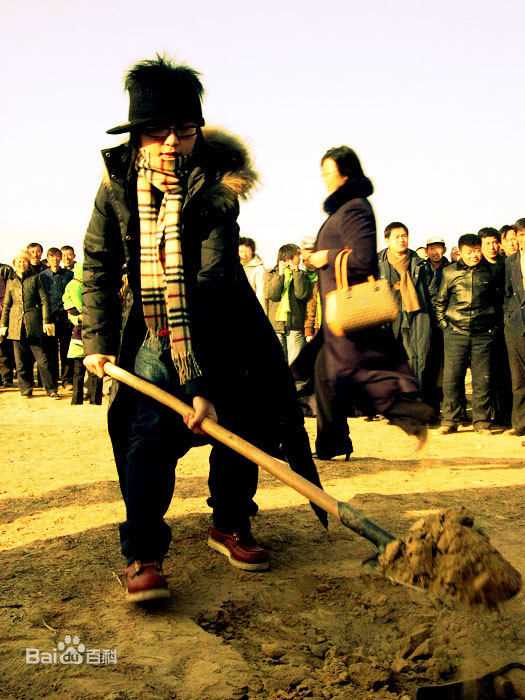 周笔畅(BiBi Zhou)的爱心正能量素颜照相册