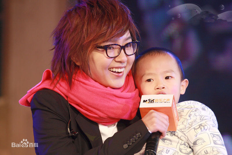 周笔畅(BiBi Zhou)的爱心正能量素颜照相册