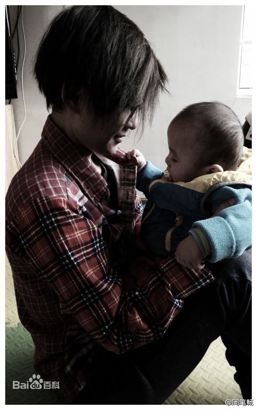 周笔畅(BiBi Zhou)的爱心正能量素颜照相册