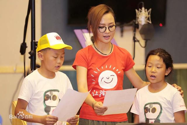 周笔畅(BiBi Zhou)的爱心正能量素颜照相册