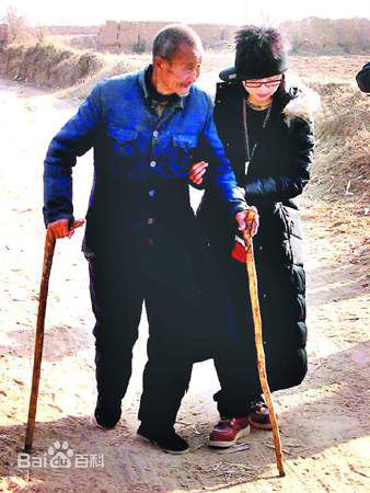 周笔畅(BiBi Zhou)的爱心正能量素颜照相册