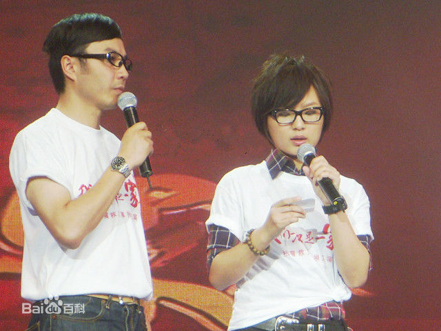 周笔畅(BiBi Zhou)的爱心正能量素颜照相册