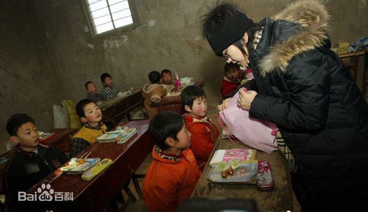 周笔畅(BiBi Zhou)的爱心正能量素颜照相册