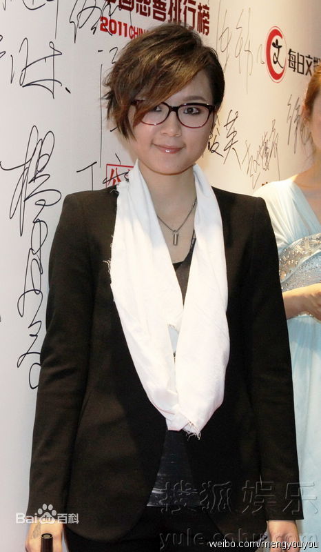 周笔畅(BiBi Zhou)的爱心正能量素颜照相册