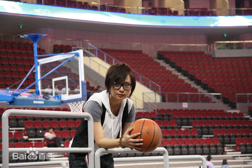 周笔畅(BiBi Zhou)与体育结缘性感图片图集