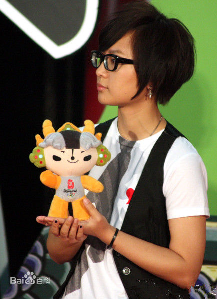 周笔畅(BiBi Zhou)与体育结缘性感图片图集