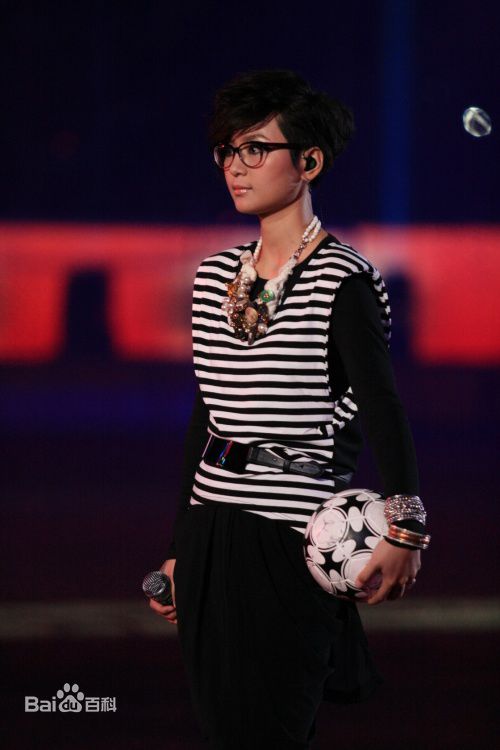 周笔畅(BiBi Zhou)与体育结缘性感图片图集