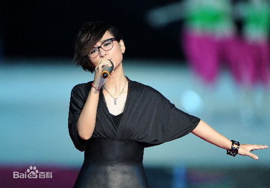 周笔畅(BiBi Zhou)与体育结缘性感图片图集