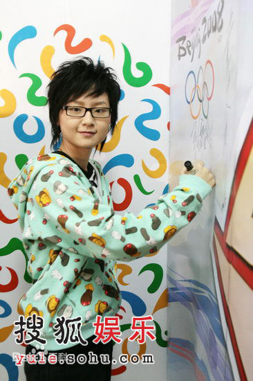 周笔畅(BiBi Zhou)与体育结缘性感图片图集