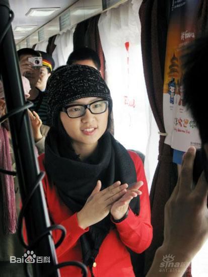 周笔畅(BiBi Zhou)与体育结缘性感图片图集