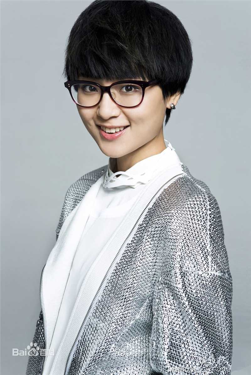 周笔畅(BiBi Zhou)引领“黑框眼镜”风潮前后照片