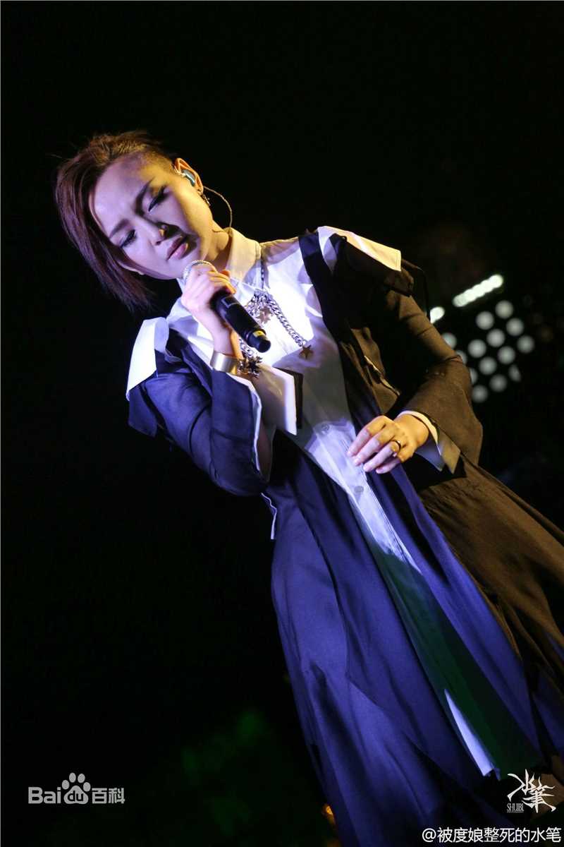 周笔畅(BiBi Zhou)“Unlock”巡回演唱会前后照片