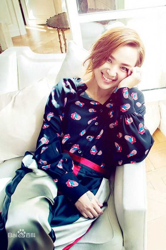 周笔畅(BiBi Zhou)最新各类时尚杂志与大片壁纸