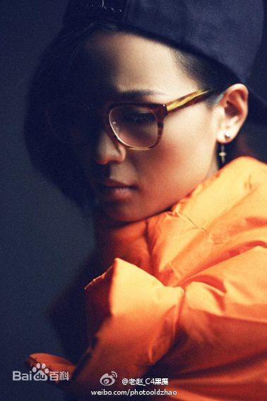 周笔畅(BiBi Zhou)最新各类时尚杂志与大片壁纸