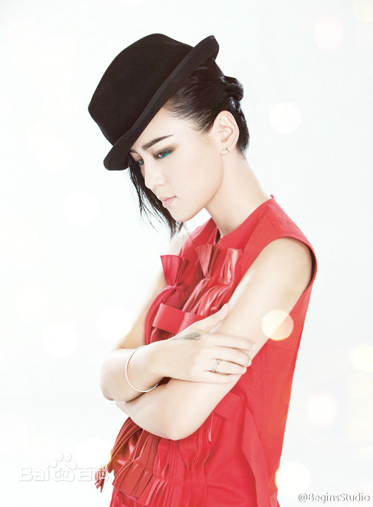 周笔畅(BiBi Zhou)最新各类时尚杂志与大片壁纸