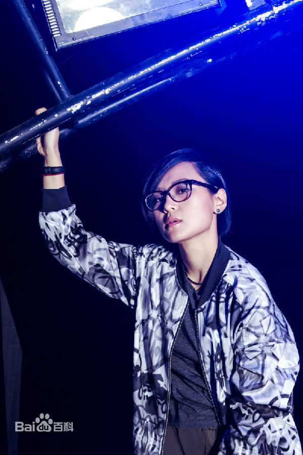 周笔畅(BiBi Zhou)最新各类时尚杂志与大片壁纸