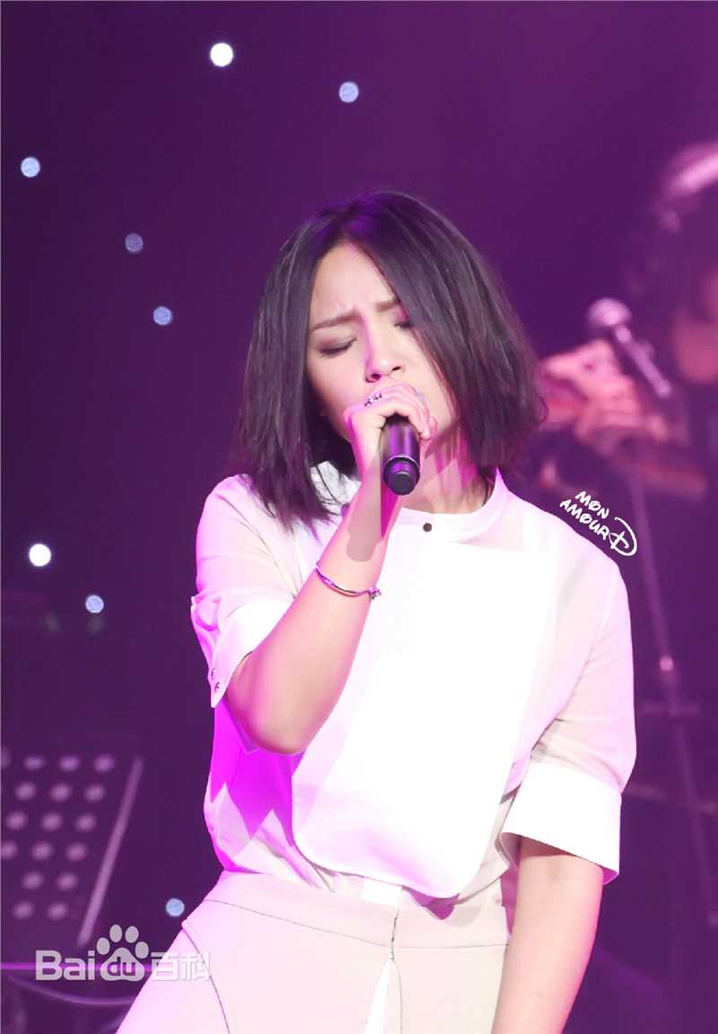 周笔畅(BiBi Zhou)Begins To Love公益音乐会素颜照相册