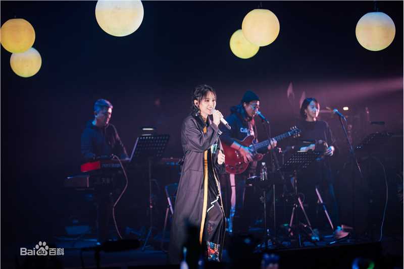 周笔畅(BiBi Zhou)Begins To Love公益音乐会素颜照相册