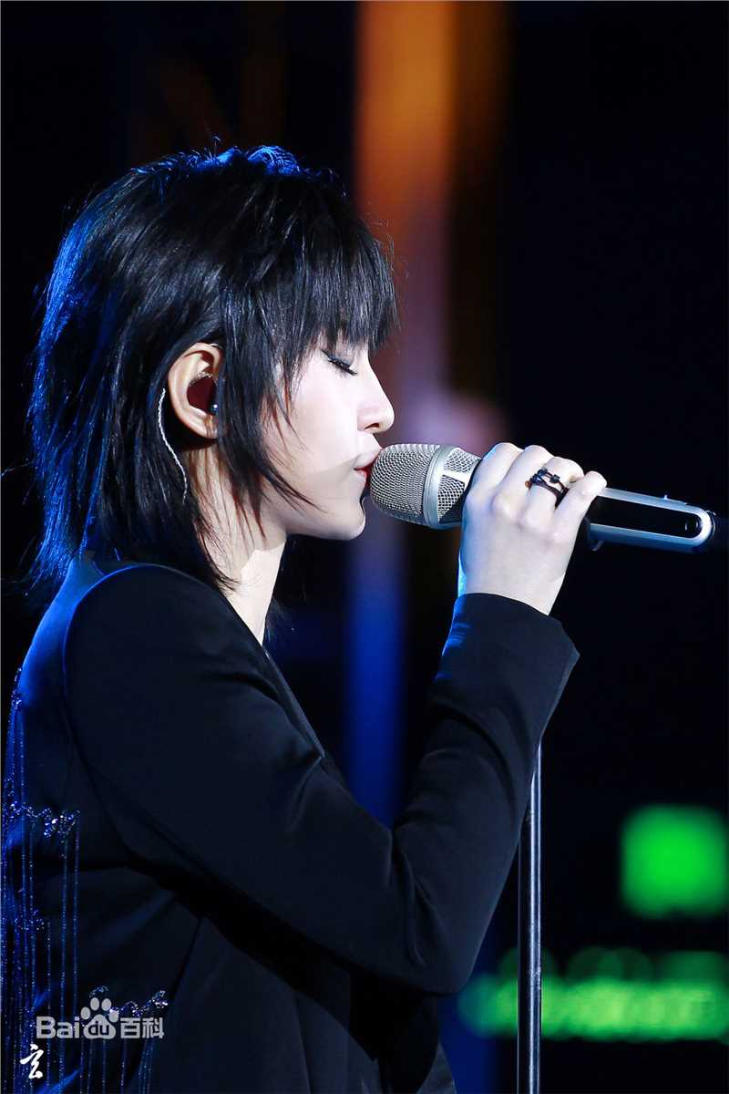 周笔畅(BiBi Zhou)Begins To Love公益音乐会素颜照相册