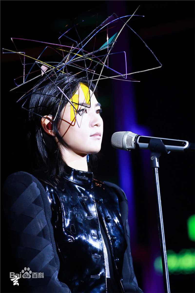 周笔畅(BiBi Zhou)Begins To Love公益音乐会素颜照相册