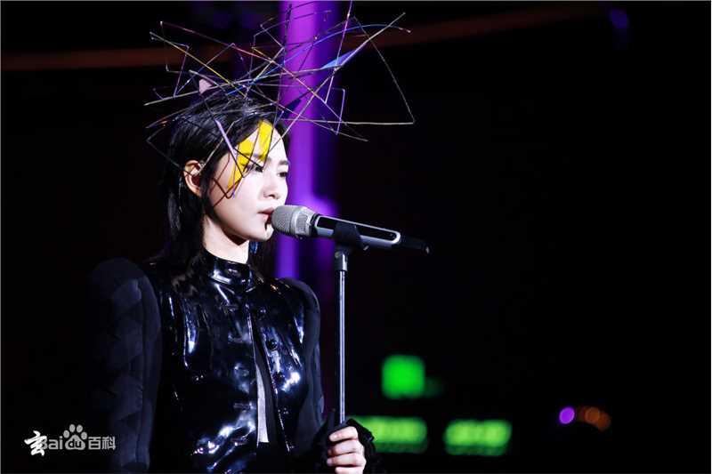 周笔畅(BiBi Zhou)Begins To Love公益音乐会素颜照相册