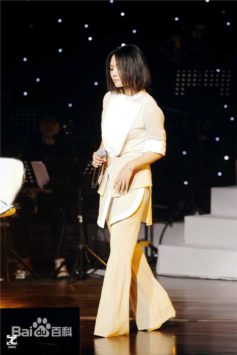 周笔畅(BiBi Zhou)Begins To Love公益音乐会素颜照相册