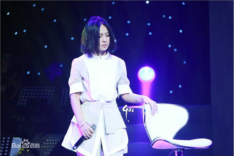 周笔畅(BiBi Zhou)Begins To Love公益音乐会素颜照相册