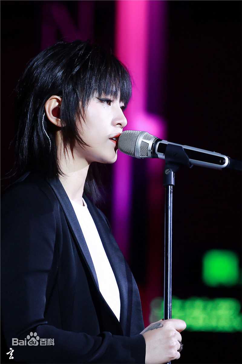 周笔畅(BiBi Zhou)Begins To Love公益音乐会素颜照相册