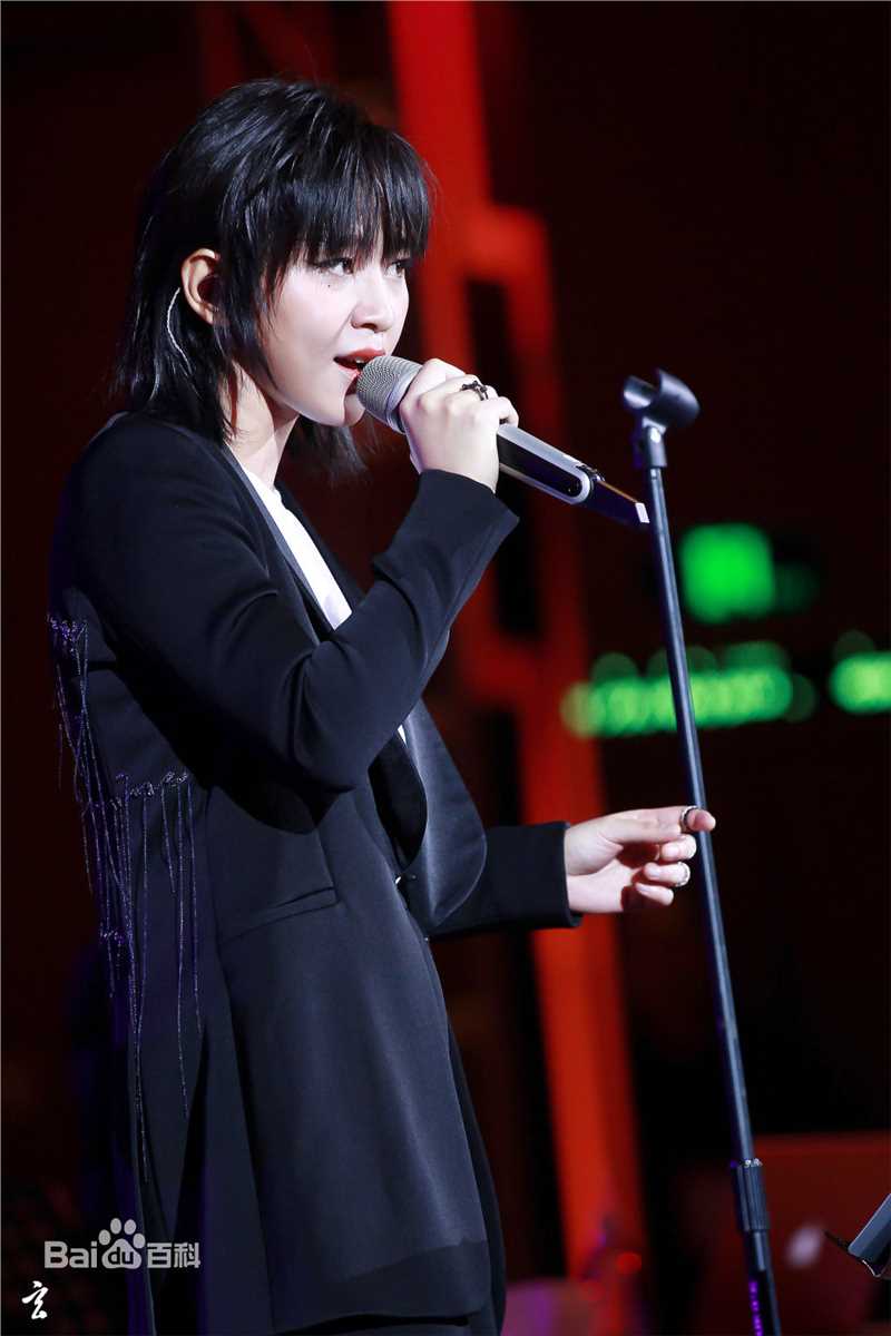 周笔畅(BiBi Zhou)Begins To Love公益音乐会素颜照相册