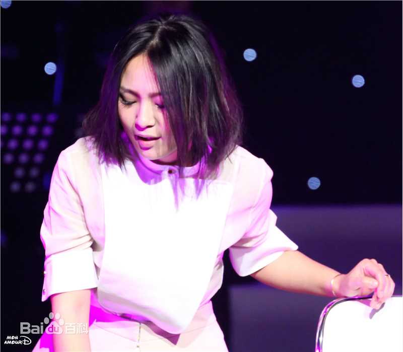 周笔畅(BiBi Zhou)Begins To Love公益音乐会素颜照相册