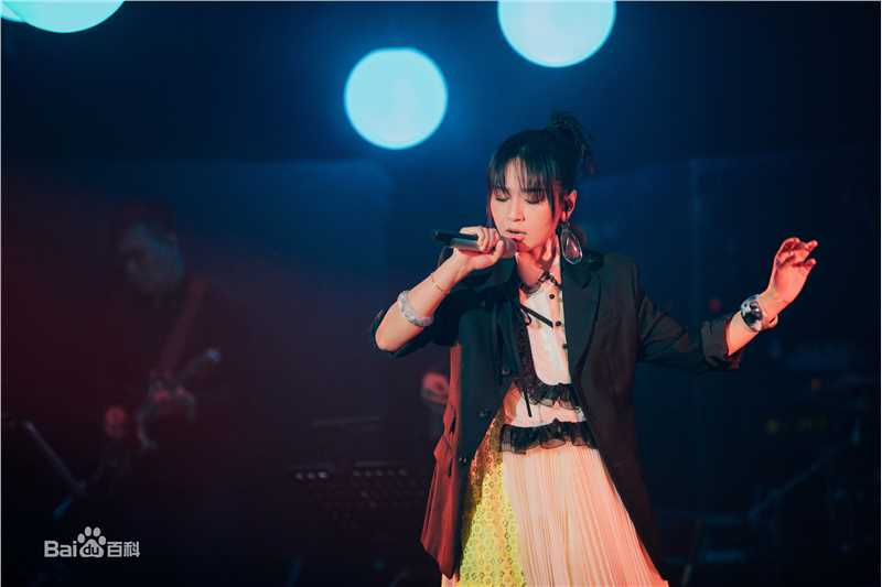 周笔畅(BiBi Zhou)Begins To Love公益音乐会素颜照相册