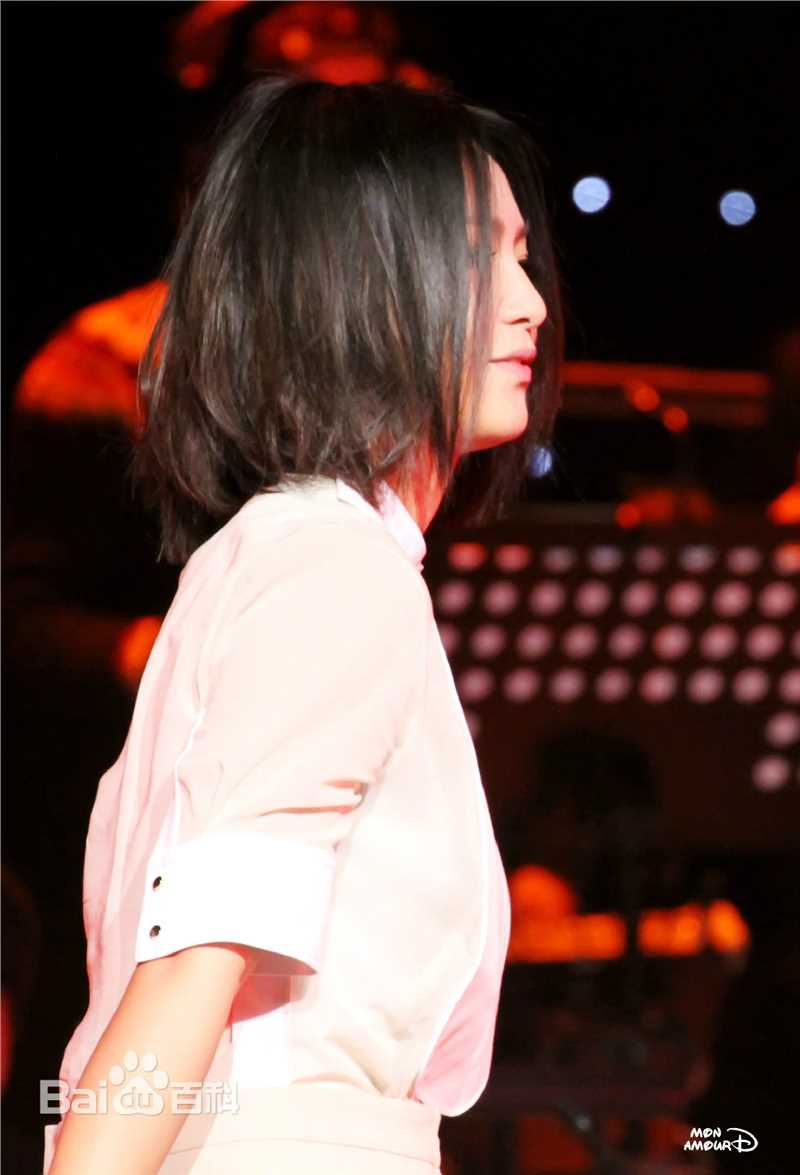 周笔畅(BiBi Zhou)Begins To Love公益音乐会素颜照相册