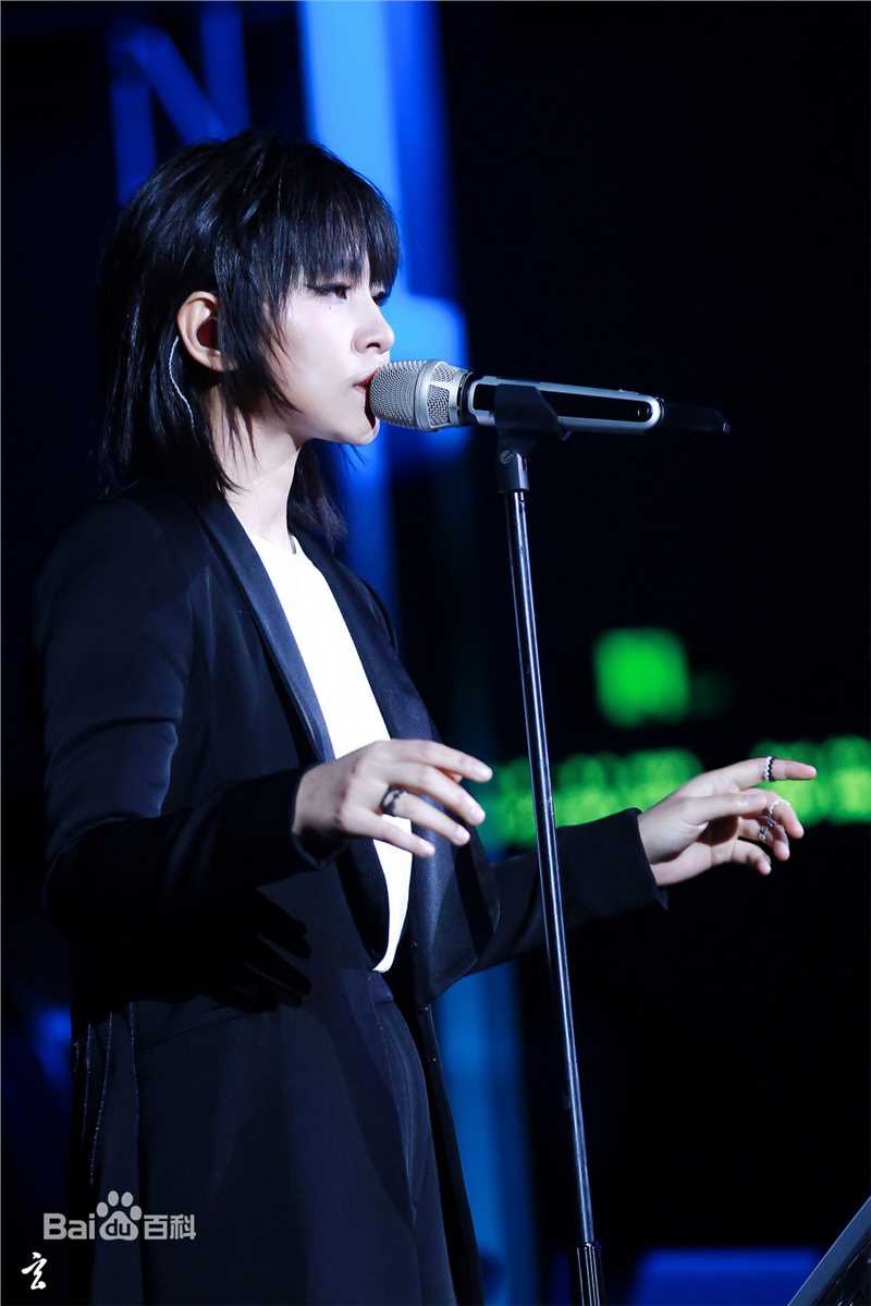 周笔畅(BiBi Zhou)Begins To Love公益音乐会素颜照相册