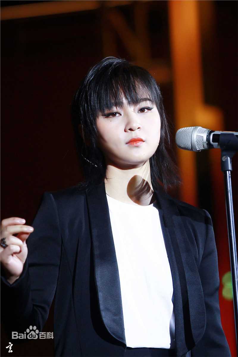 周笔畅(BiBi Zhou)Begins To Love公益音乐会素颜照相册