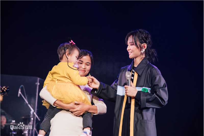 周笔畅(BiBi Zhou)Begins To Love公益音乐会素颜照相册