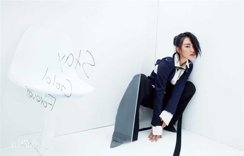 周笔畅(BiBi Zhou)时尚芭莎图片图册