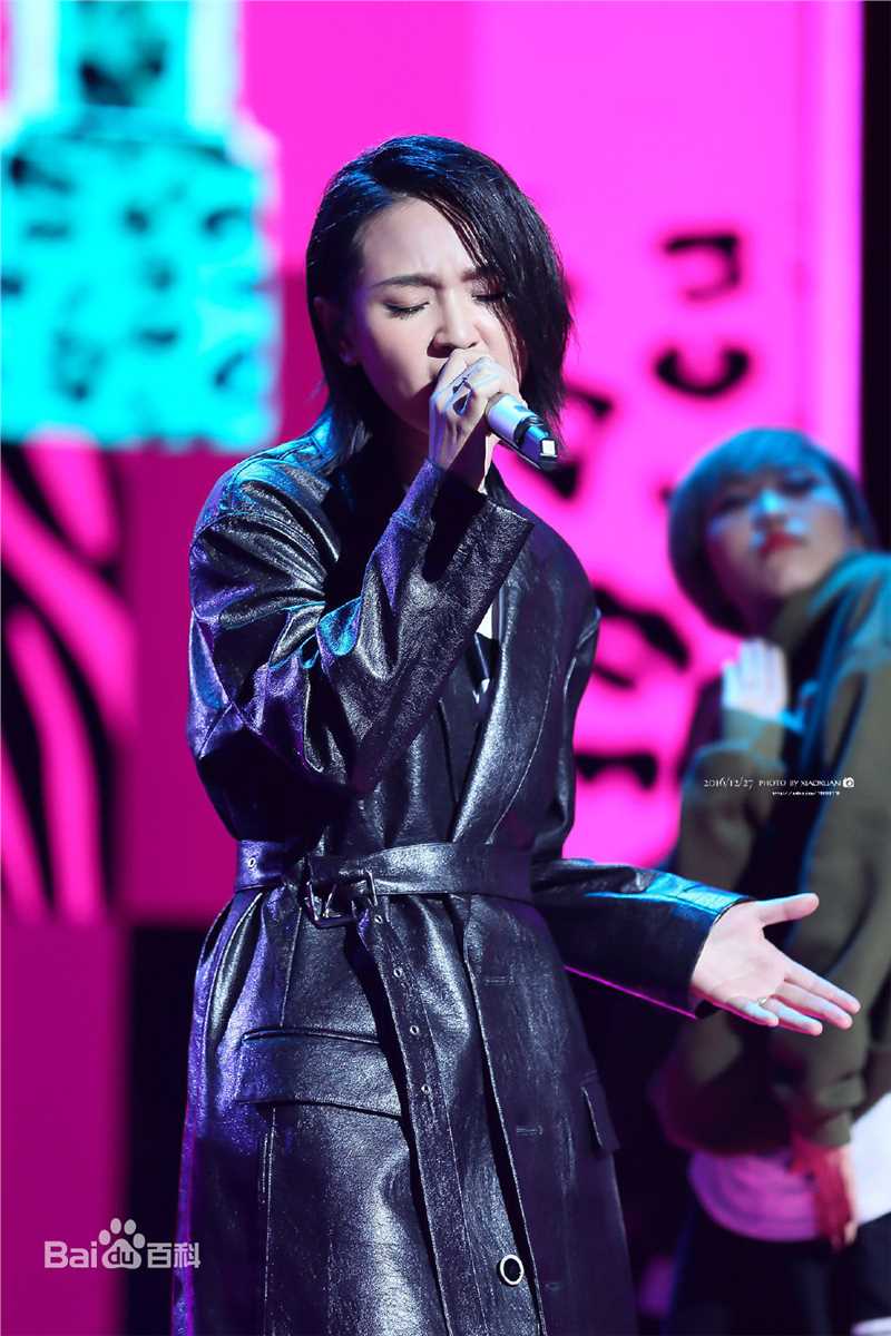 周笔畅(BiBi Zhou)20161227 长沙 天天向上录制图册