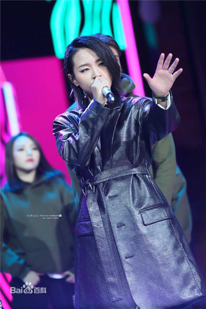 周笔畅(BiBi Zhou)20161227 长沙 天天向上录制图册