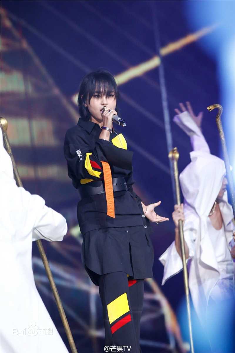 周笔畅(BiBi Zhou)20161231 深圳 湖南卫视跨年演唱会性感图片图集