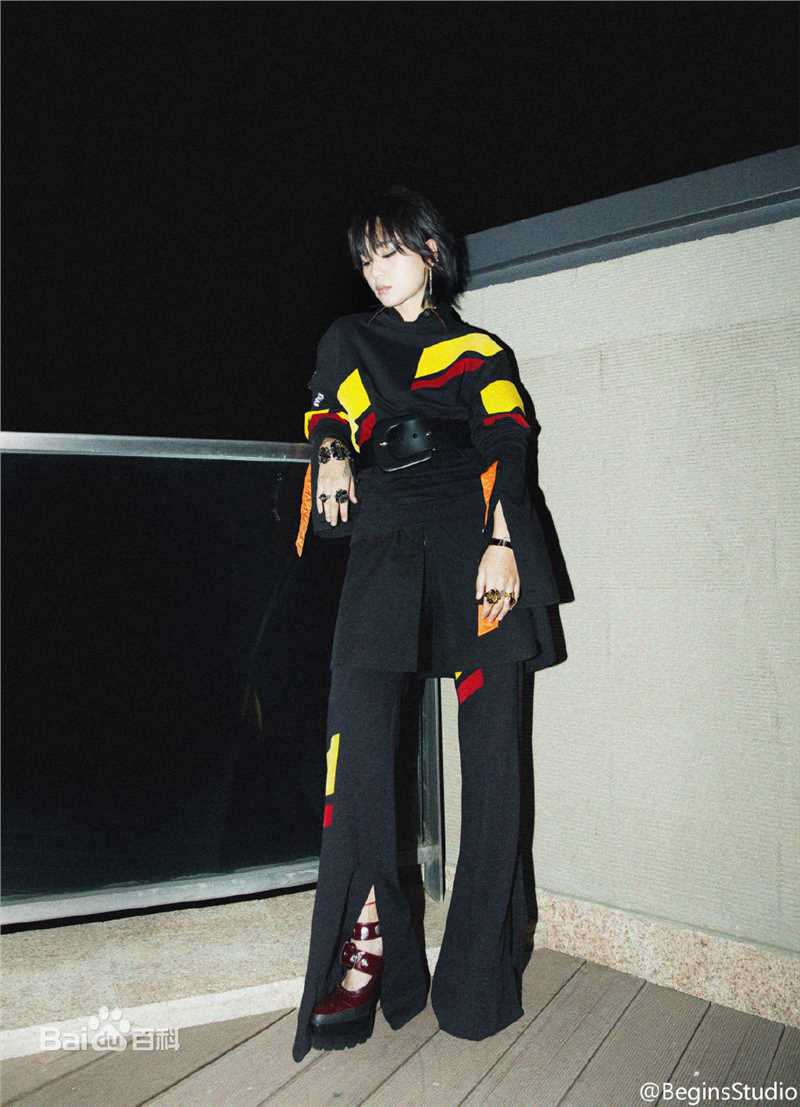 周笔畅(BiBi Zhou)20161231 深圳 湖南卫视跨年演唱会性感图片图集