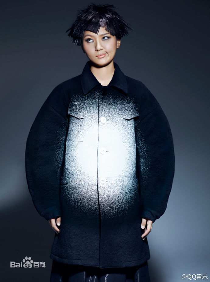 最优质周笔畅(BiBi Zhou)在《翻白眼》系列数字专辑中的相册