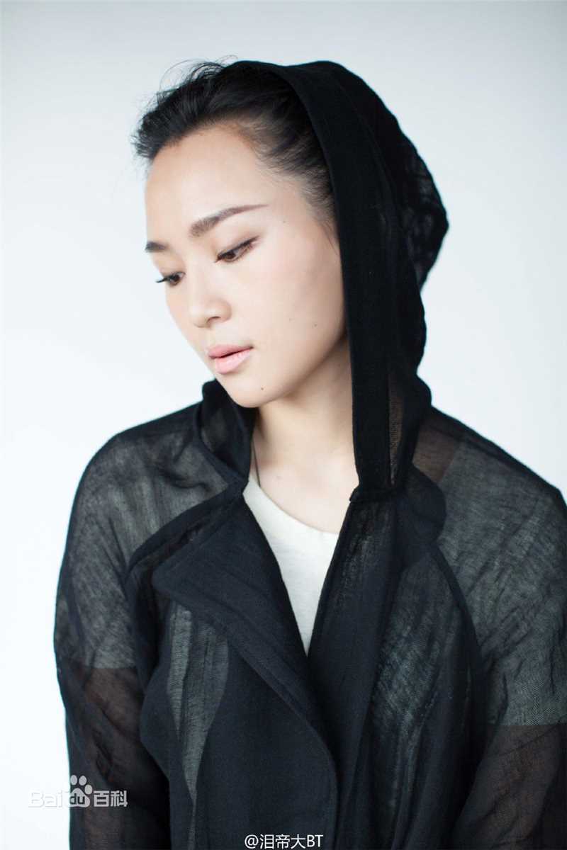 周笔畅(BiBi Zhou)2015年8月iFASHION周末画报壁纸壁纸