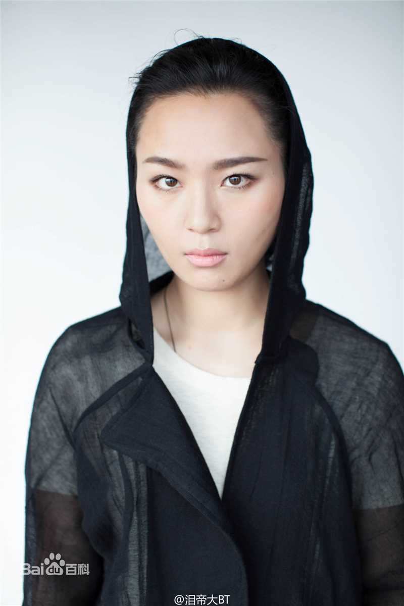 周笔畅(BiBi Zhou)iFASHION周末画报前后照片