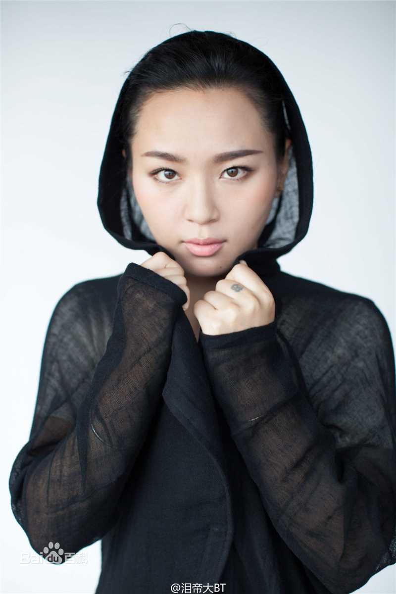 周笔畅(BiBi Zhou)iFASHION周末画报前后照片