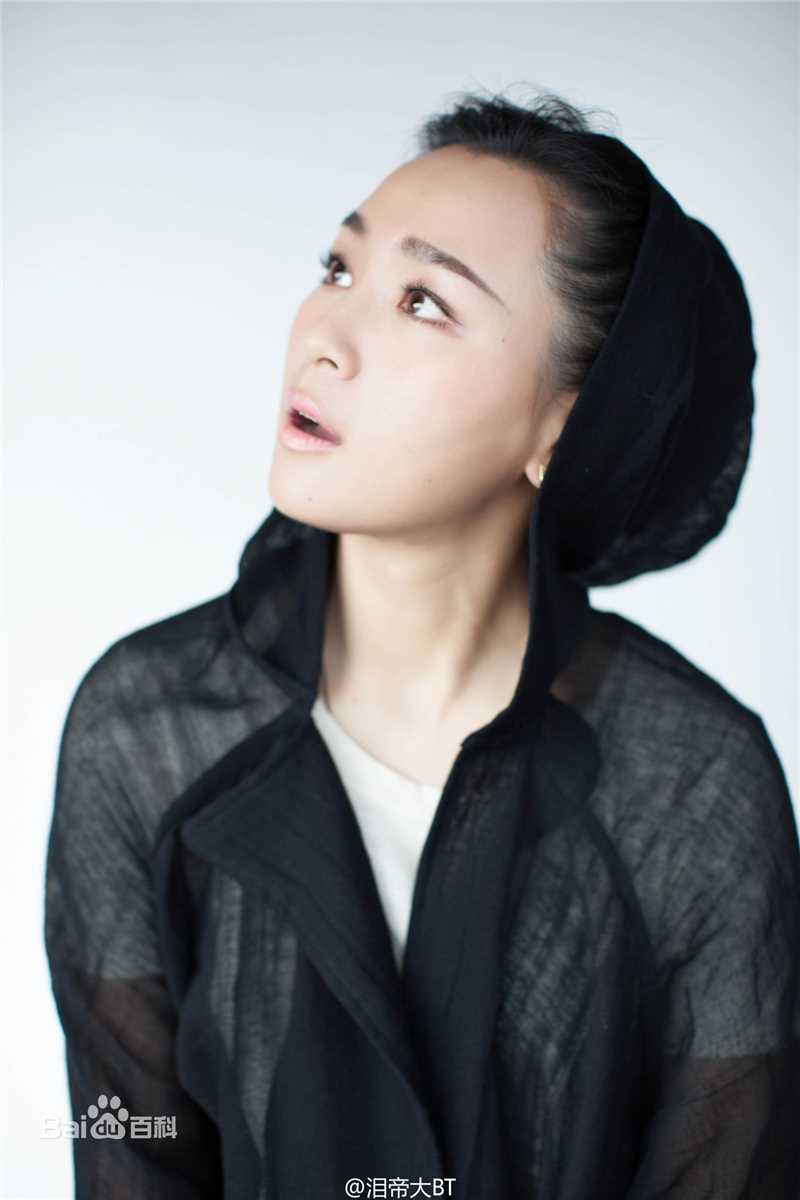 周笔畅(BiBi Zhou)iFASHION周末画报前后照片