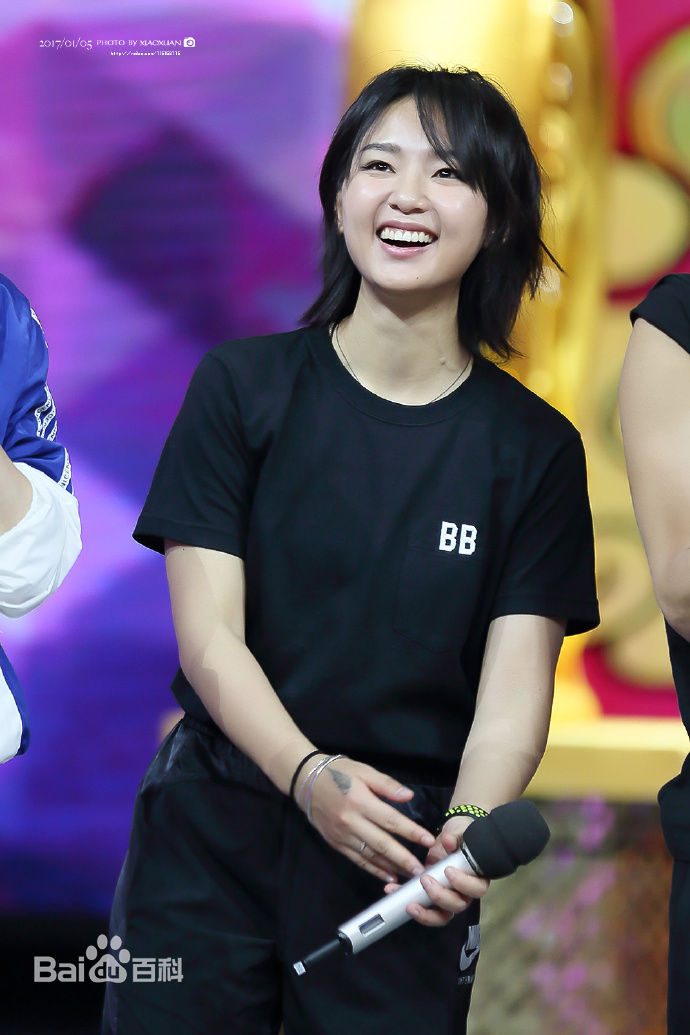 周笔畅(BiBi Zhou)20170105 长沙 快乐大本营录制生活照相册