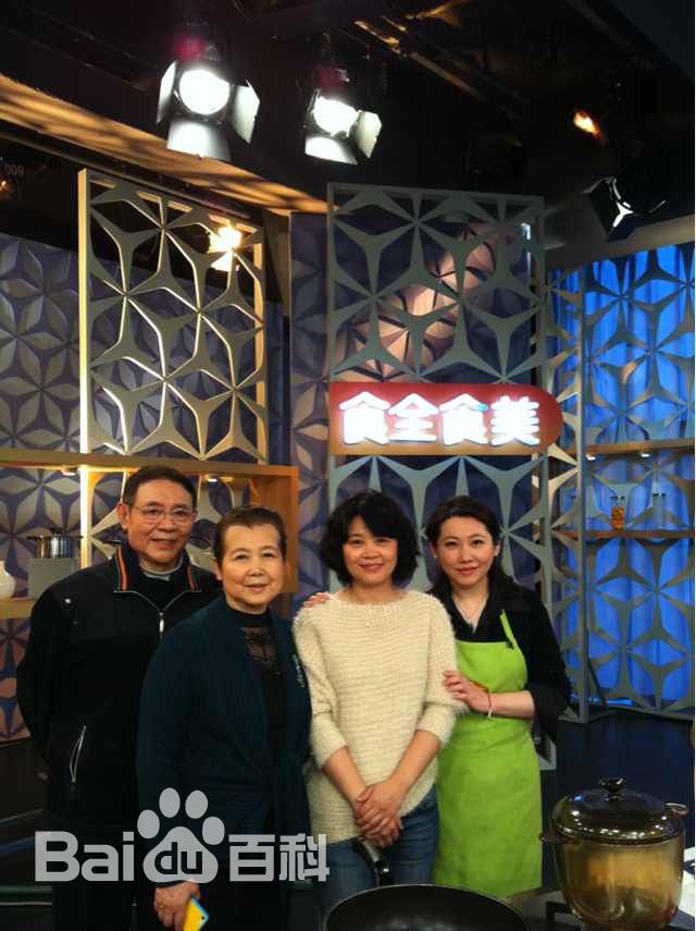 邹佡(Snow Zou)时尚芭莎图片图集