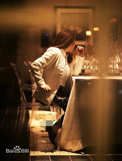 邹佡(Snow Zou)时尚芭莎图片图集