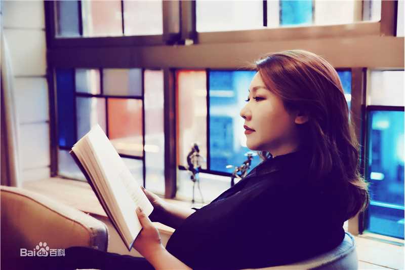 邹佡(Snow Zou)生活照性感图片图集