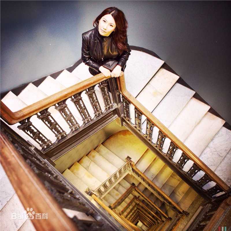 邹佡(Snow Zou)生活照性感图片图集